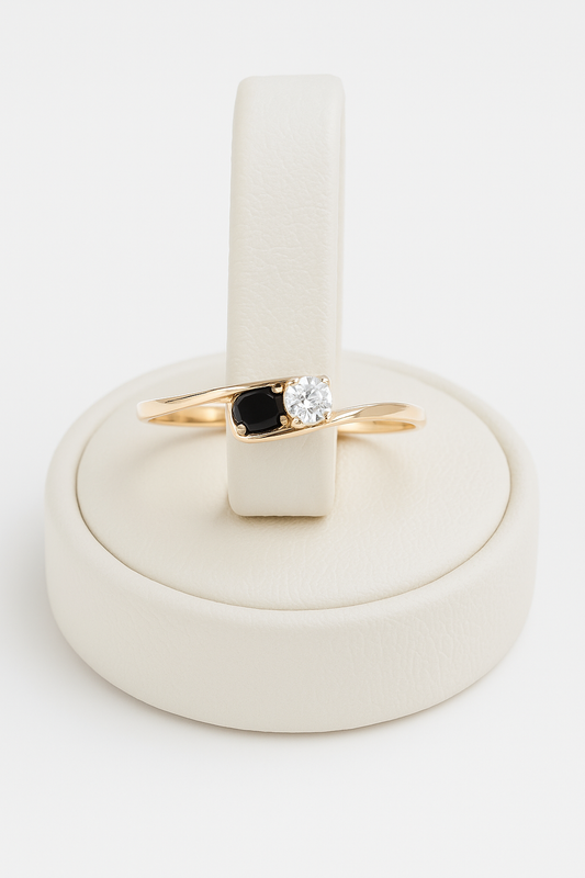Anillo con zafiro y circón