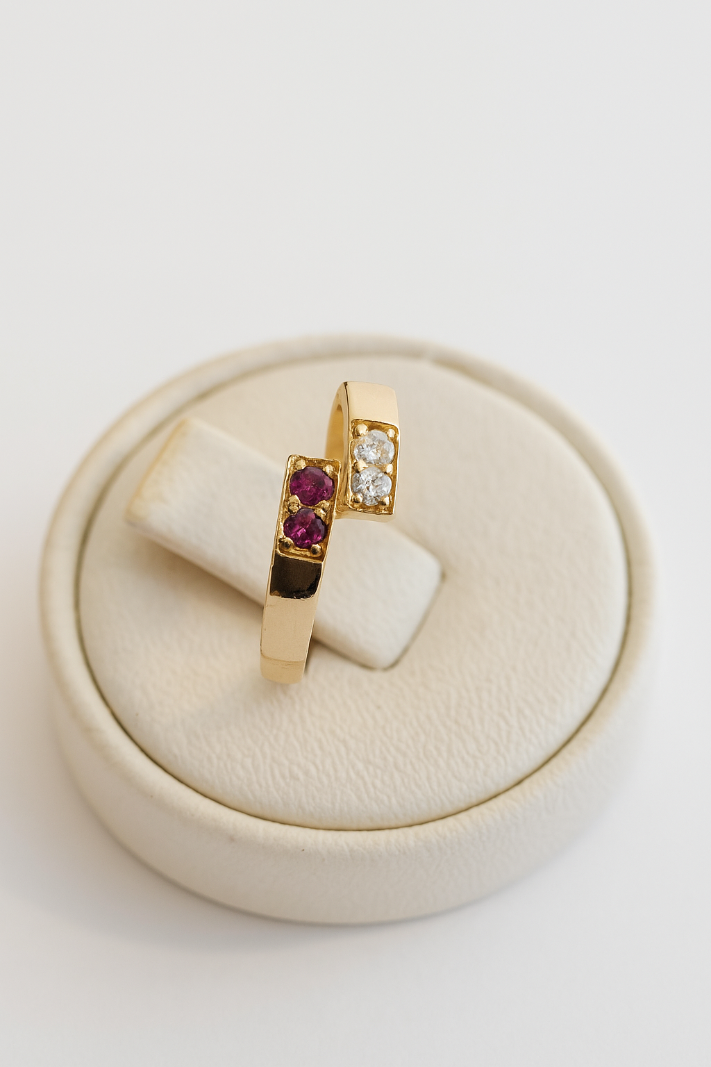 Anillo con Rubíes y Circones