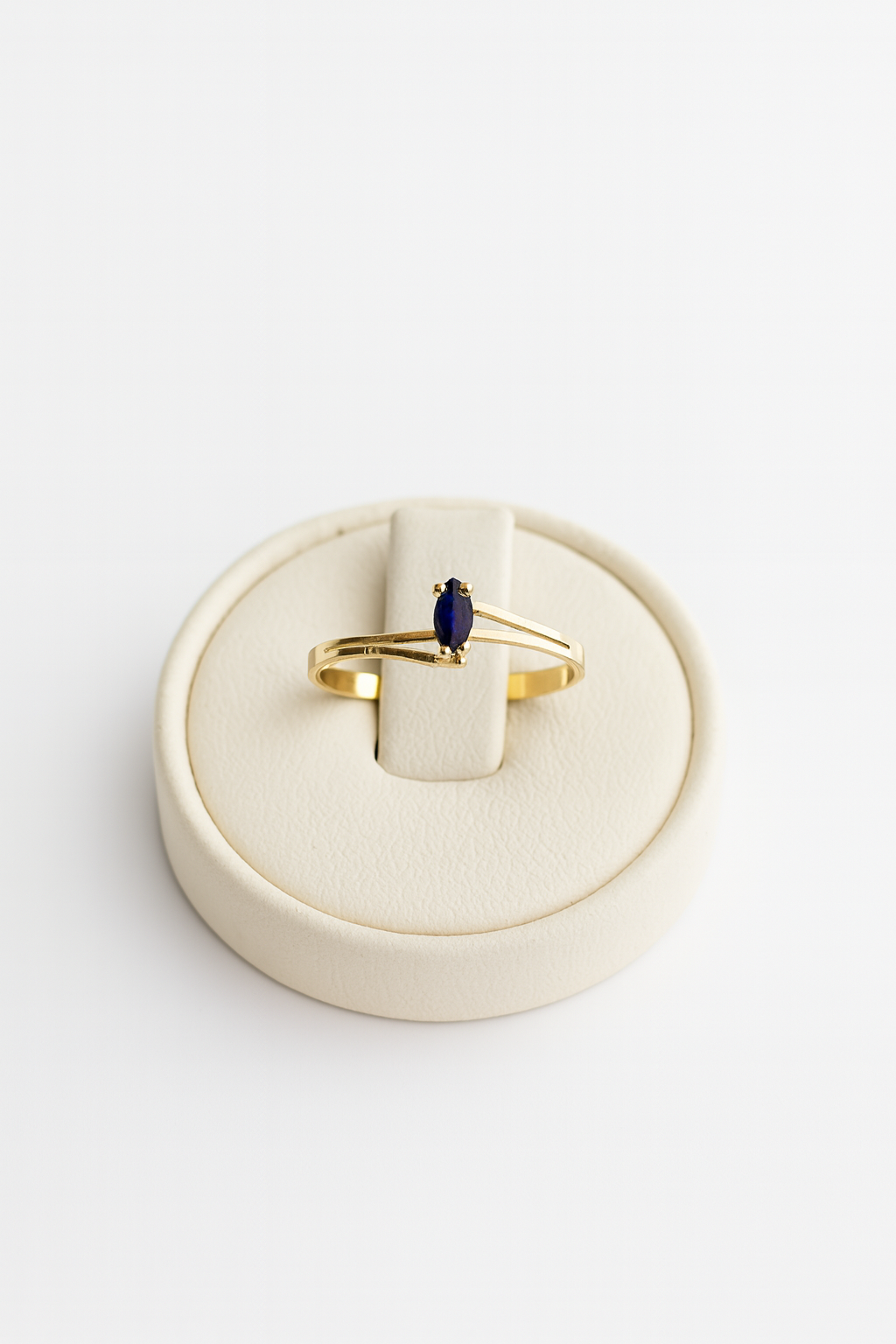 Anillo con Zafiro Azul