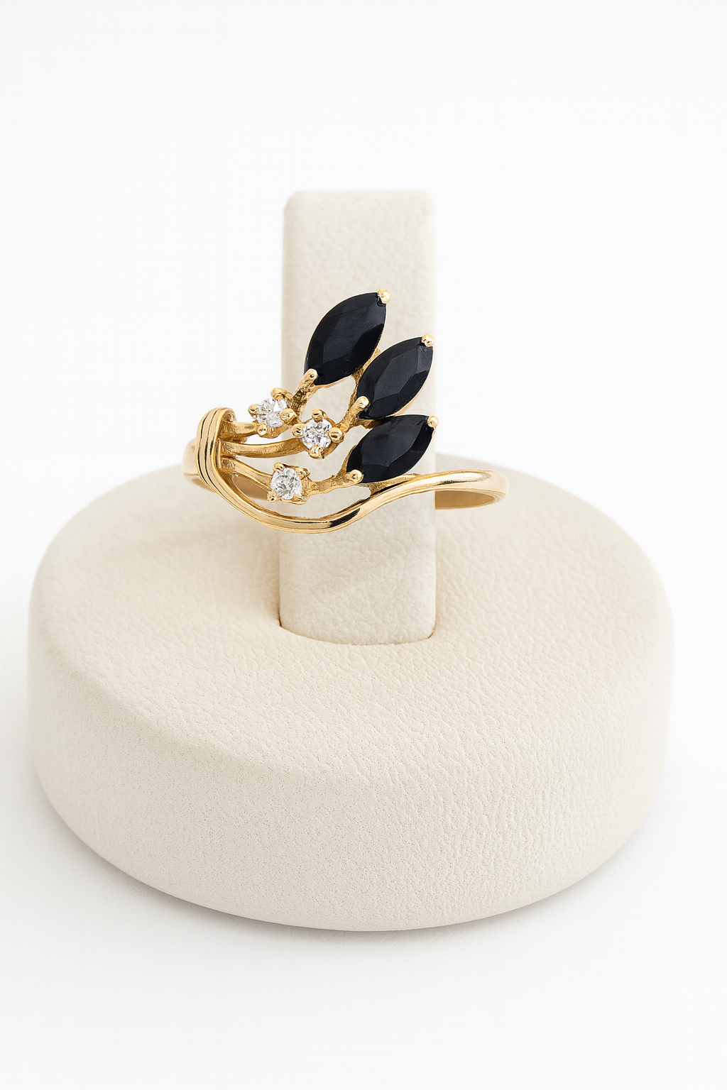 Anillo con Zafiros y Circones