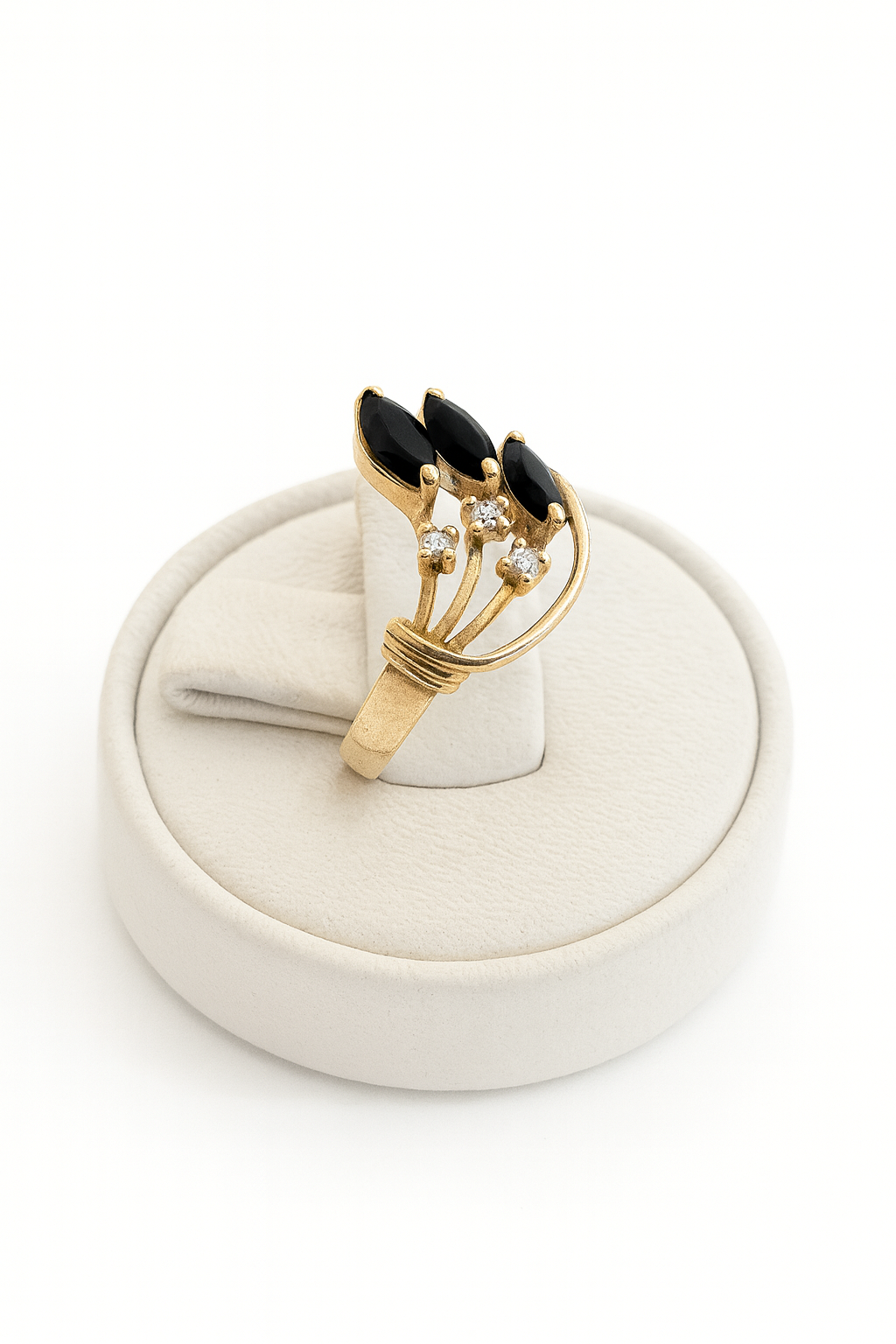 Anillo con Zafiros y Circones