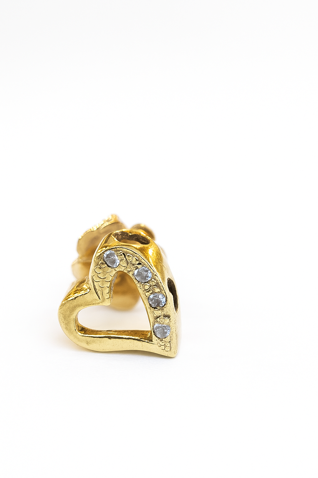 Aretes con corazones y diamantes