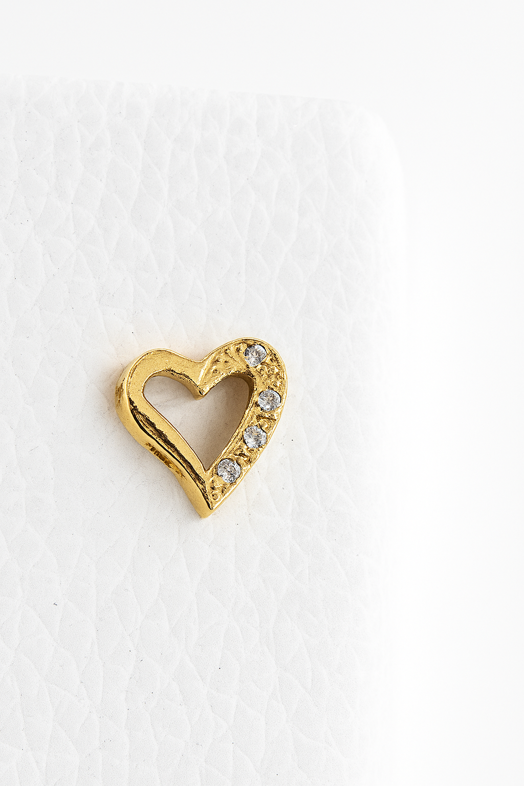 Aretes con corazones y diamantes