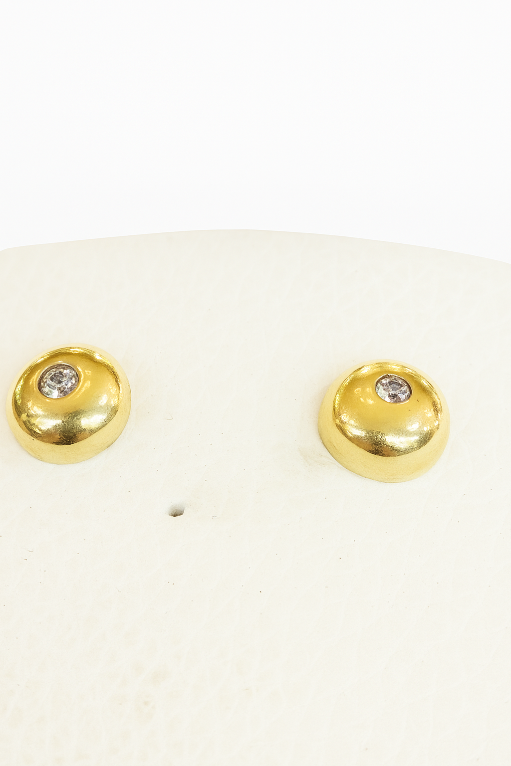 Aretes pequeños con diamantes