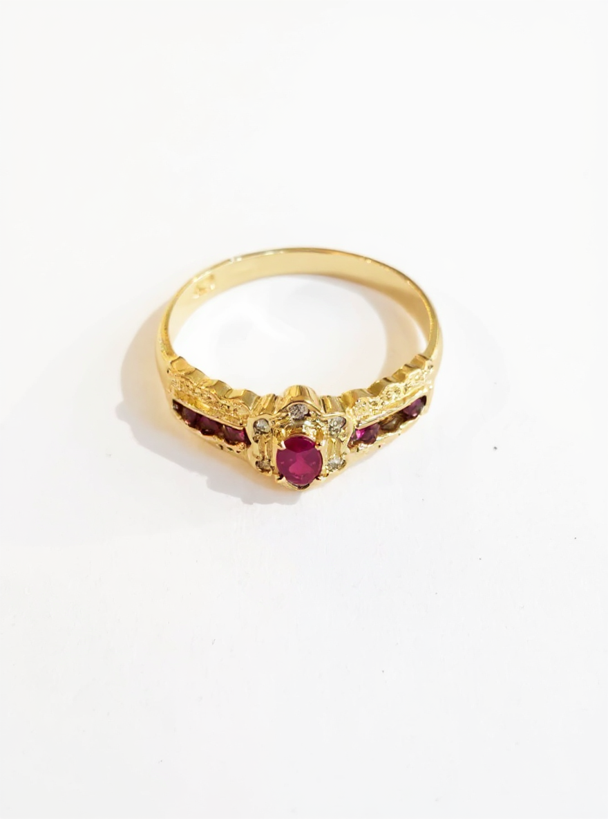 Anillo con Diamantes y Rubíes