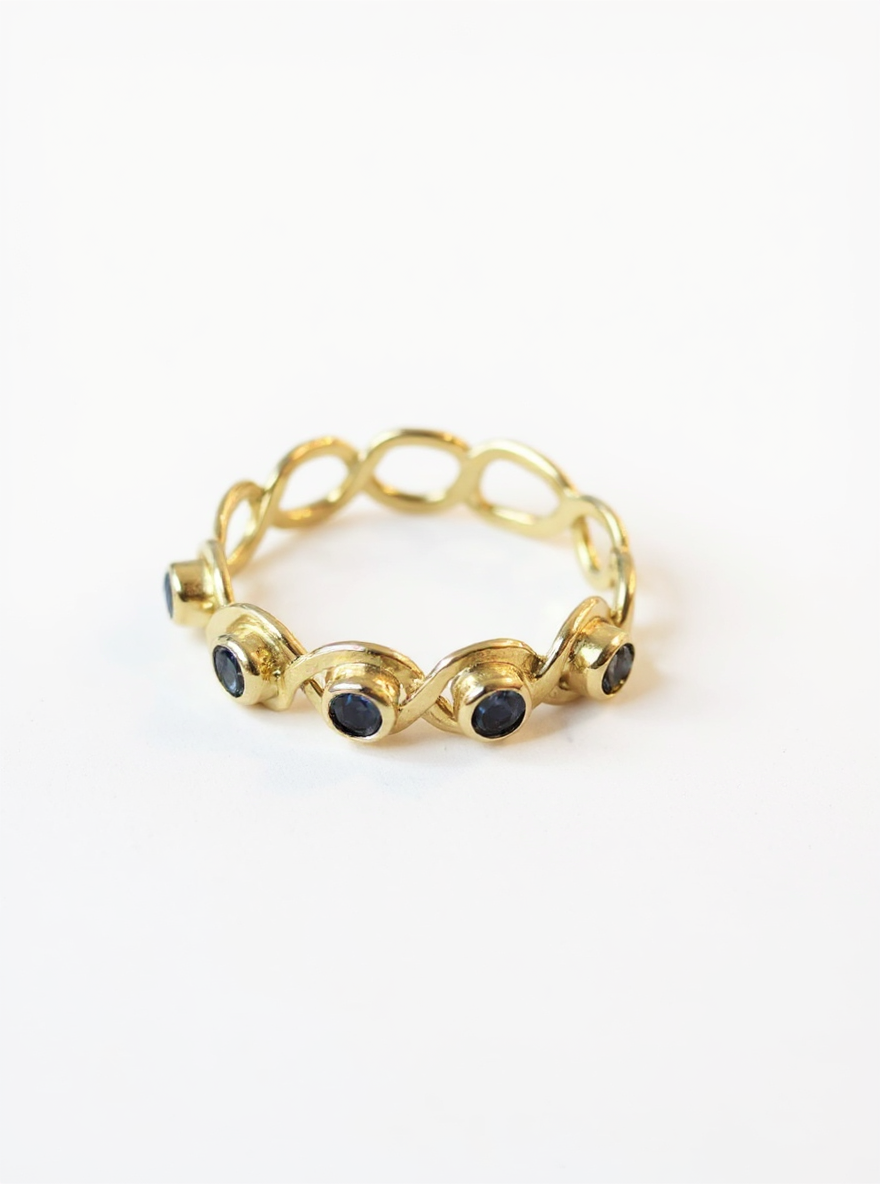 Anillo entrelazados con Zafiros Naturales