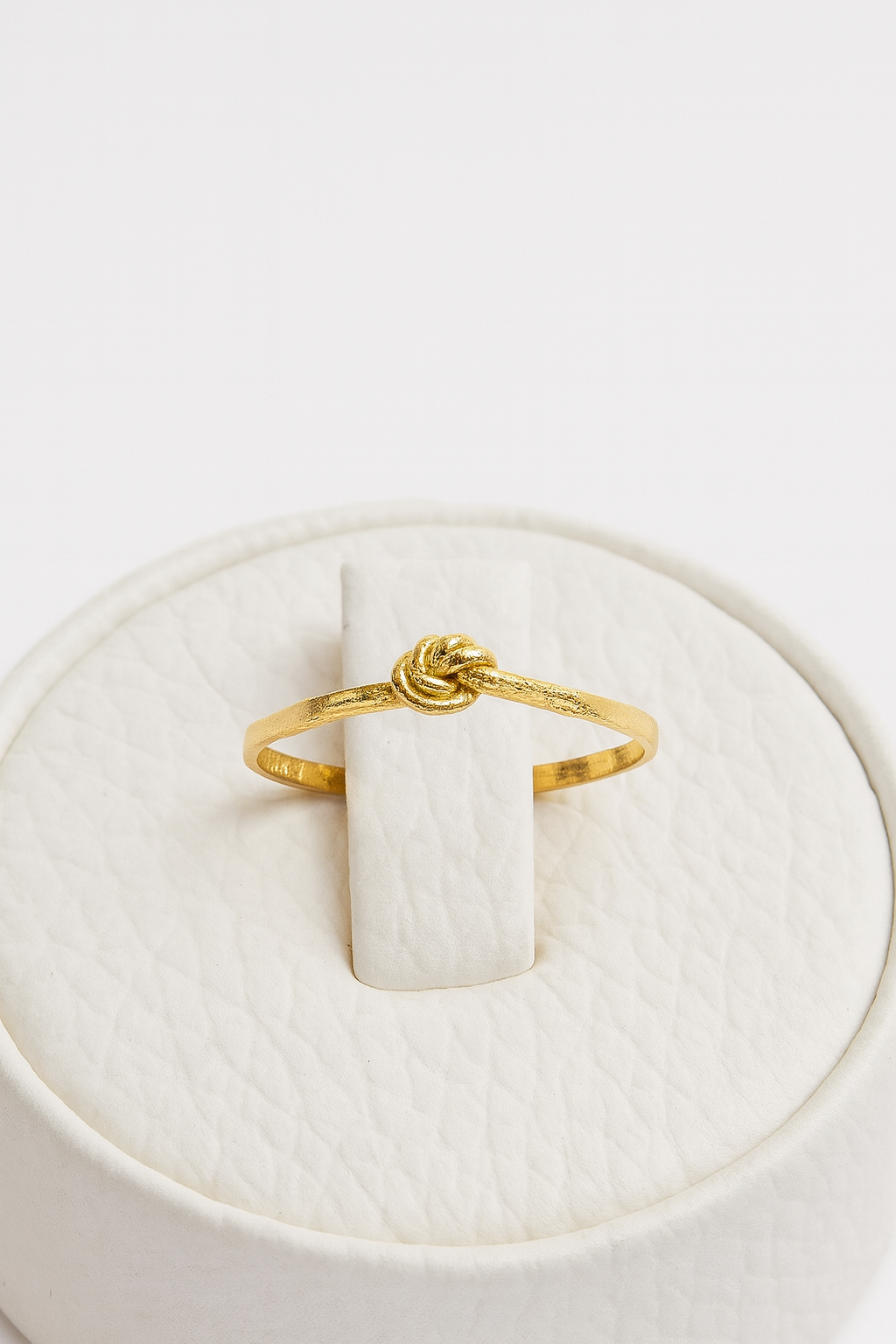 Anillo con Nudo