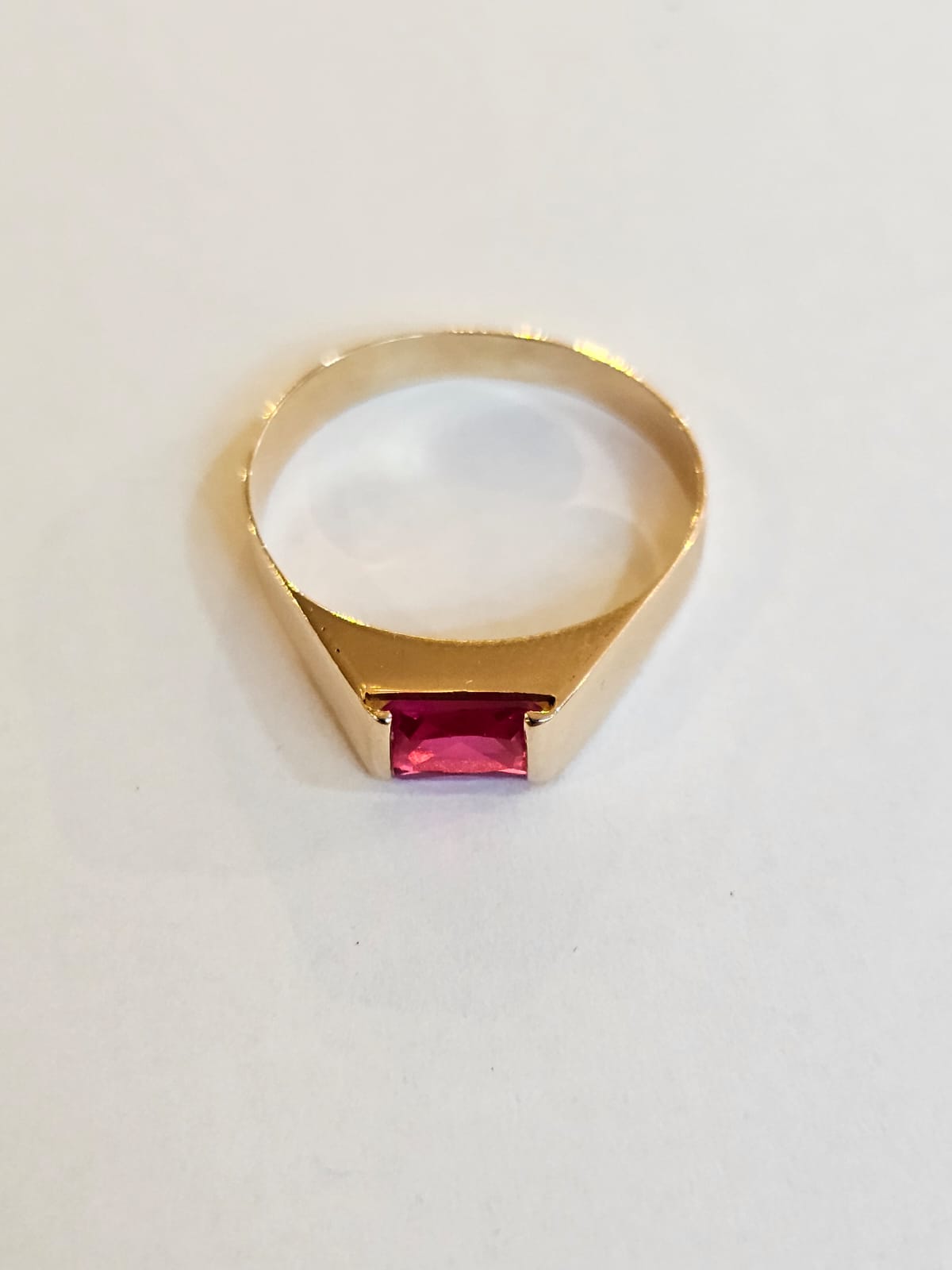 Anillo con Rubí Sintético