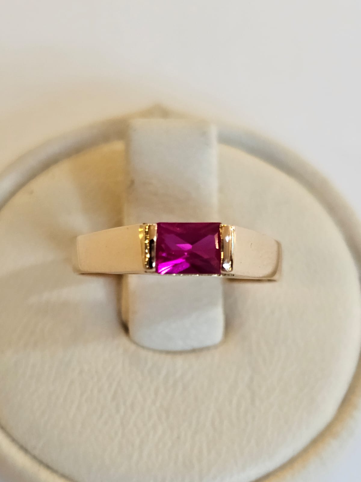 Anillo con Rubí Sintético