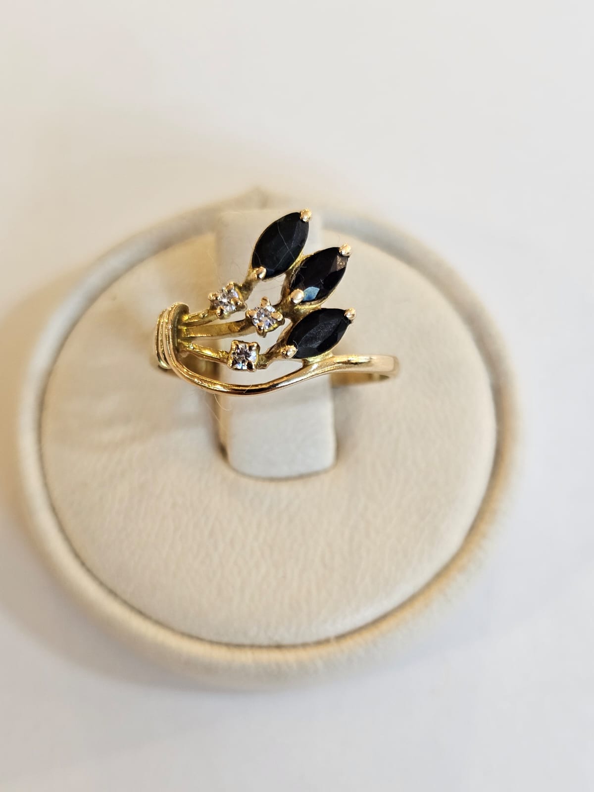Anillo con Zafiros y Circones