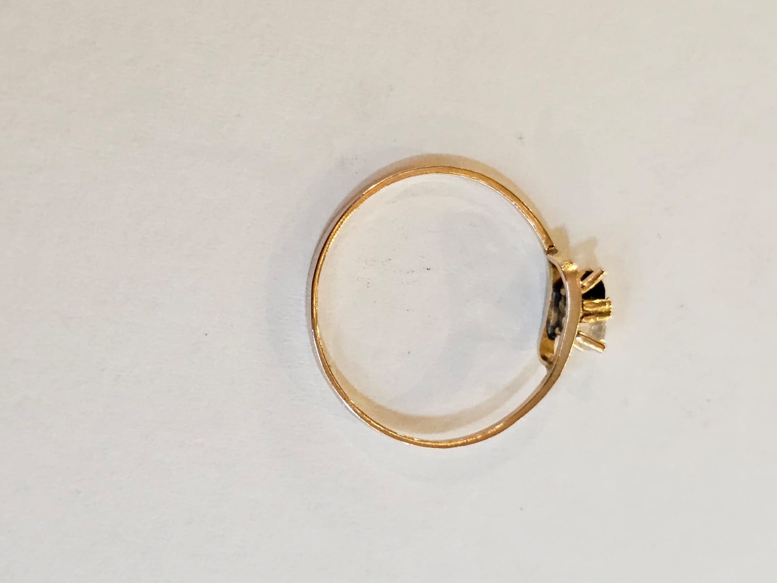 Anillo con zafiro y circón