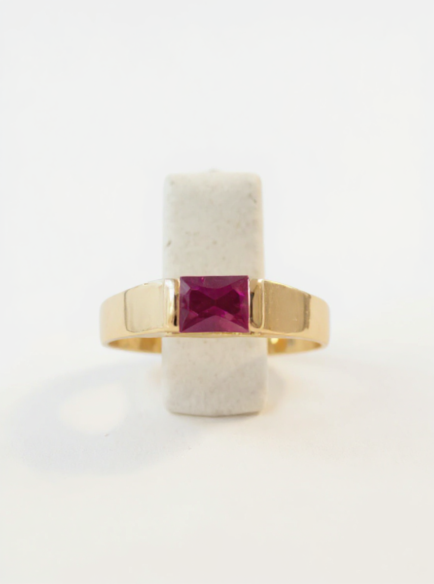 Anillo con Rubí Sintético